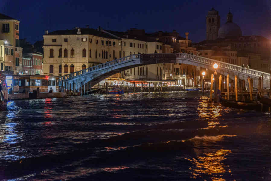 Italia - Venecia 362 - puente de los Descalzos.jpg